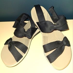 Clark's cloud stepper sandals in navy